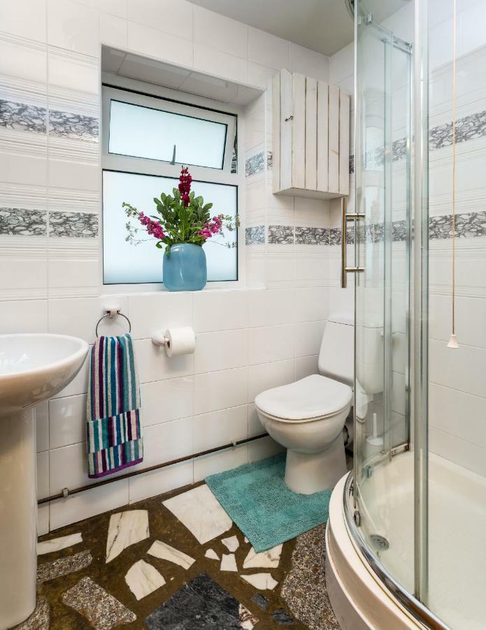 1 Tan Yr Eglwys Barn Cottage Pontardawe المظهر الخارجي الصورة